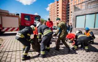 Mullu toimus kaitseväe kriisiõppus Tervex suurõppuse Siil raames Tartus. Koostöös Tartu Ülikooli Kliinikumi ja Tartu Kiirabiga harjutati masskannatanutega olukordade lahendamist. Foto: Eesti Kaitsevägi