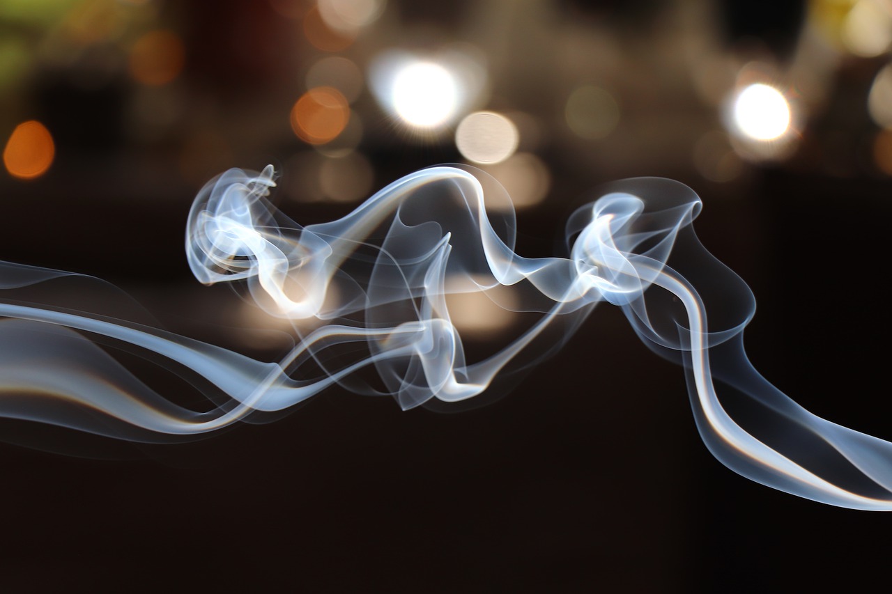 Terviseamet kaardistab inimeste hoiakuid avalikus ruumis suitsetamise ja veipimise suhtes