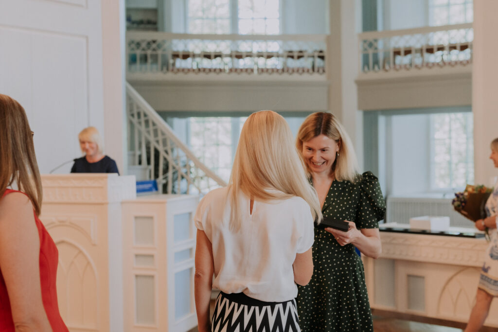 Enesehindamise fookuses olid näiteks apteegikülastajate nõustamine ning patsiendi­ohutuse küsimused nagu ravimite säilitamine, koos- ja kõrvaltoimete esinemine. Foto: TRIINUFOTO OÜ