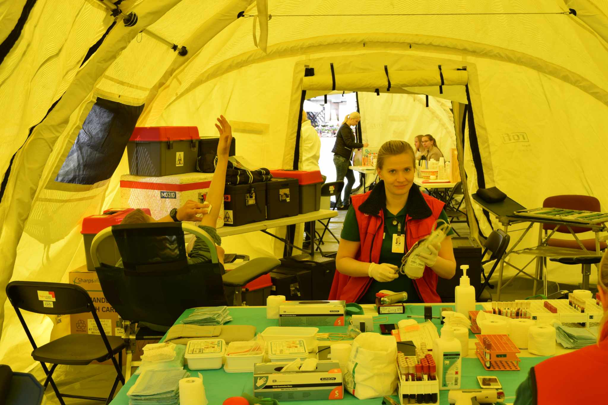 Verekeskuse doonoritelk Rakveres 2015. aastal - toona koguti ligi 175 liitrit verd. Foto: Verekeskus.ee