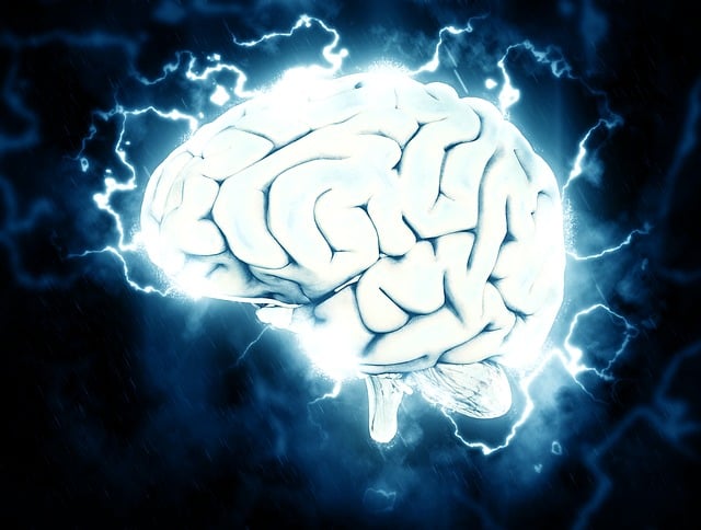 Kuni kolmandikul patsientidest võib migreenile eelneda aura. Aura on lühiajaline tajuhäire, mis väljendub enamasti must-valgete nägemissümptomitena ühel pool vaateväljas