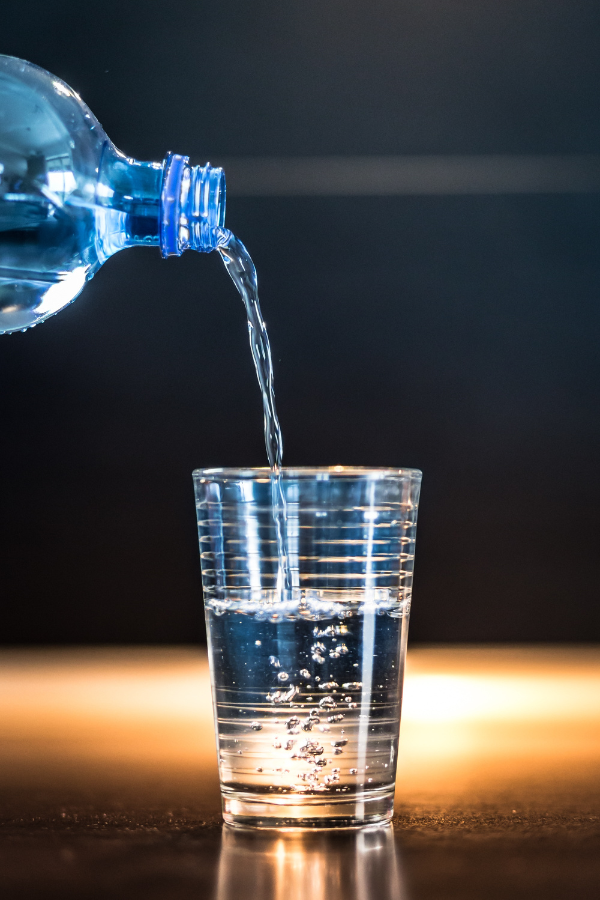Mitmekesiselt toituv inimene peaks tavaolukorras jooma vett umbes 3 klaasi. Foto: Pixabay