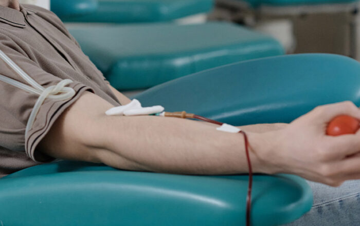 Homoseksuaalsed mehed saavad nüüdsest verd loovutada võrdsetel alustel heteroseksuaalsete doonoritega