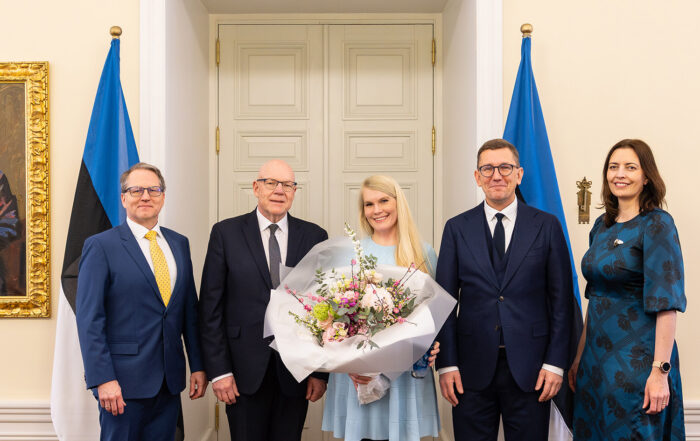Fotol (vasakult): dr Eero Merilind, prof Margus Viigimaa, dr Elle-Mall Sadrak, peaminister Kristen Michal, sotsiaalminister Karmen Joller (foto autor on Rain Jüristo)