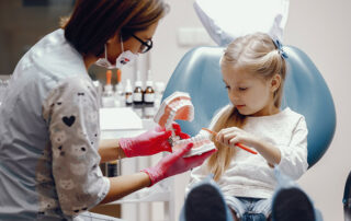 Laps hambaarsti külastamas (pilt: Freepik)